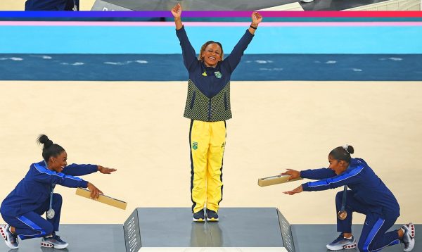 Simone Biles USA bows down to Andrade Brazil - Sportsmanship - Sports Psychologist